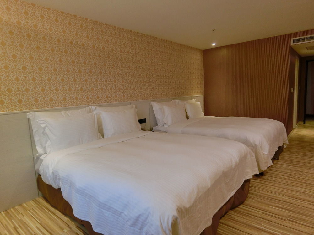 Wemeet Hotel Pingtung Esterno foto