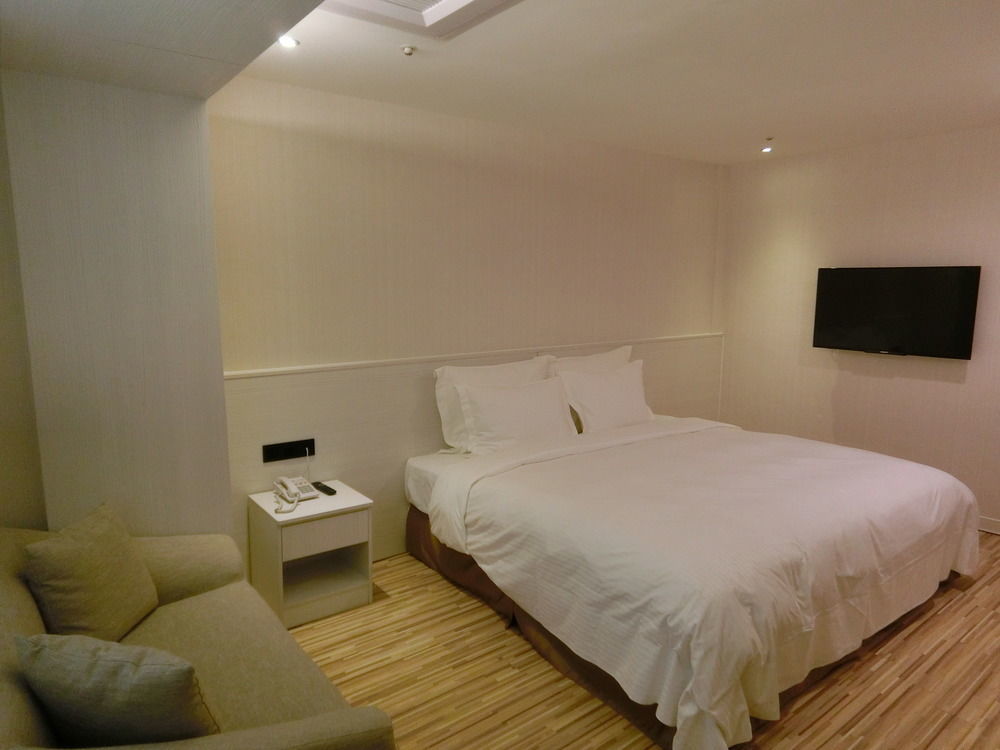 Wemeet Hotel Pingtung Esterno foto