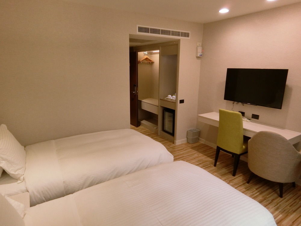 Wemeet Hotel Pingtung Esterno foto