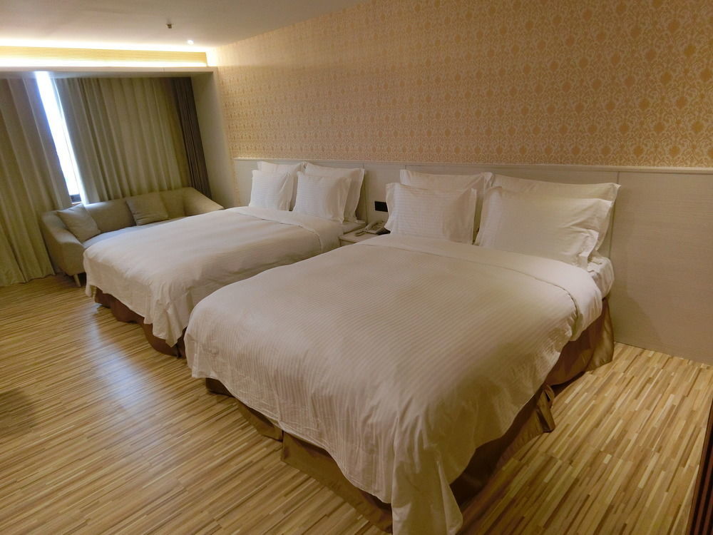 Wemeet Hotel Pingtung Esterno foto