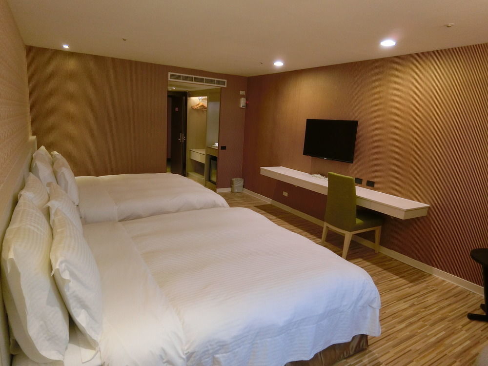 Wemeet Hotel Pingtung Esterno foto