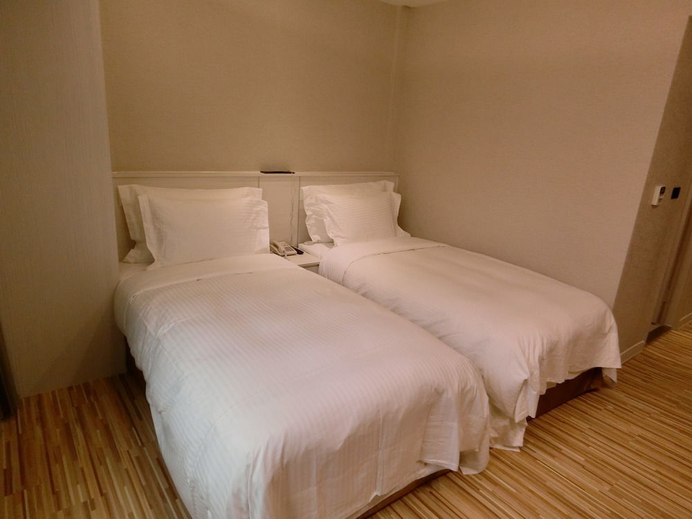 Wemeet Hotel Pingtung Esterno foto