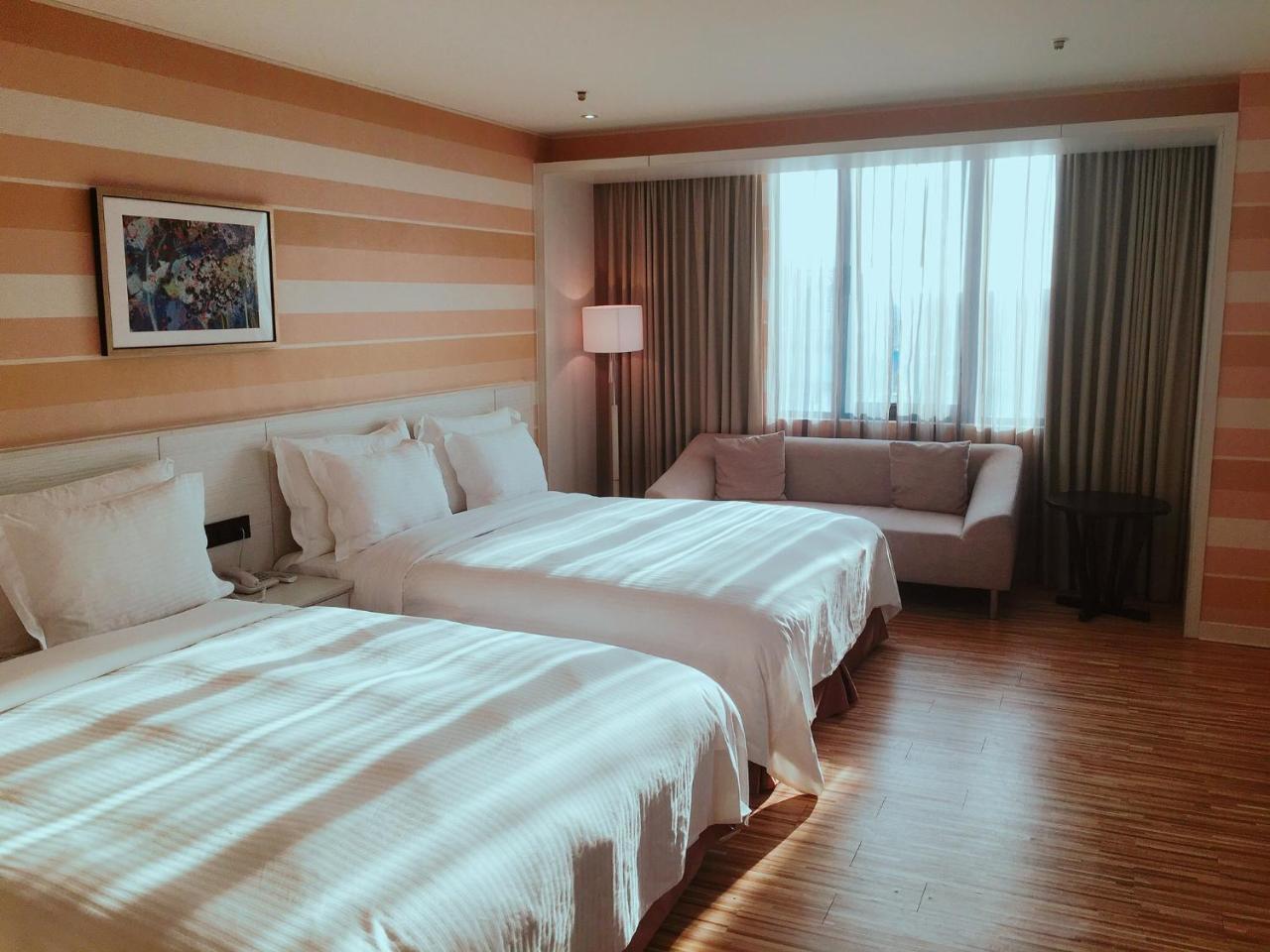 Wemeet Hotel Pingtung Esterno foto